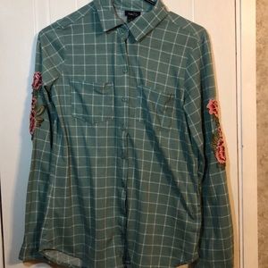 green gridded button up w/ floral patching